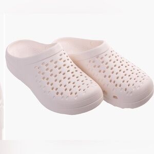 NWOB Women's Cream Slip-On Clogs